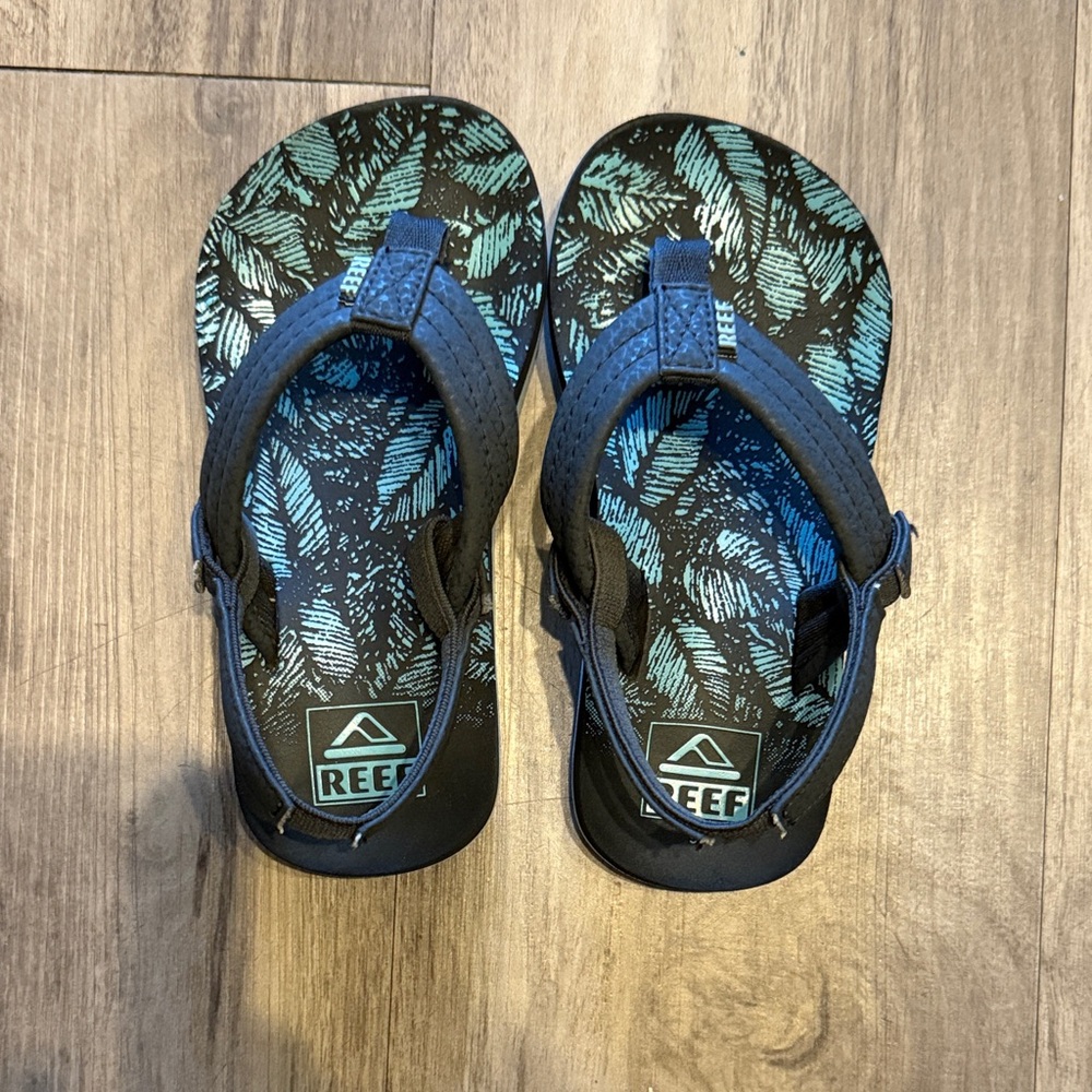 Reef Kids' Tropical Leaf Sandals - Navy and Teal
